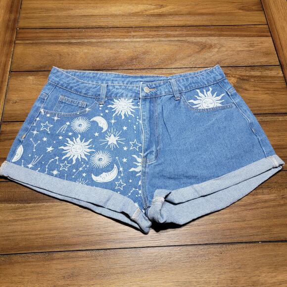 Shein Curve Denim Shorts w/ Celestial Print - Size 0XL - Picture 1 of 7
